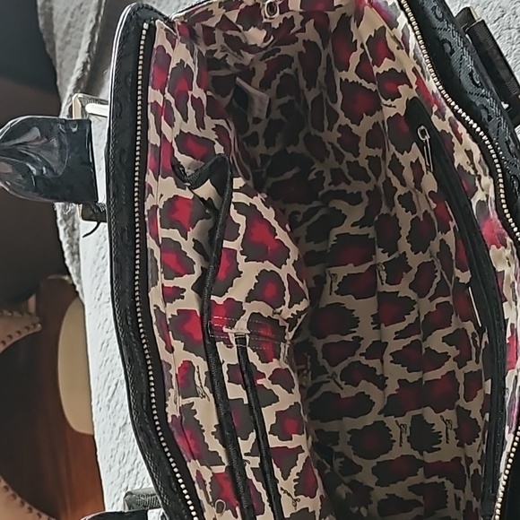 Large Guess Purse - Picture 5 of 7